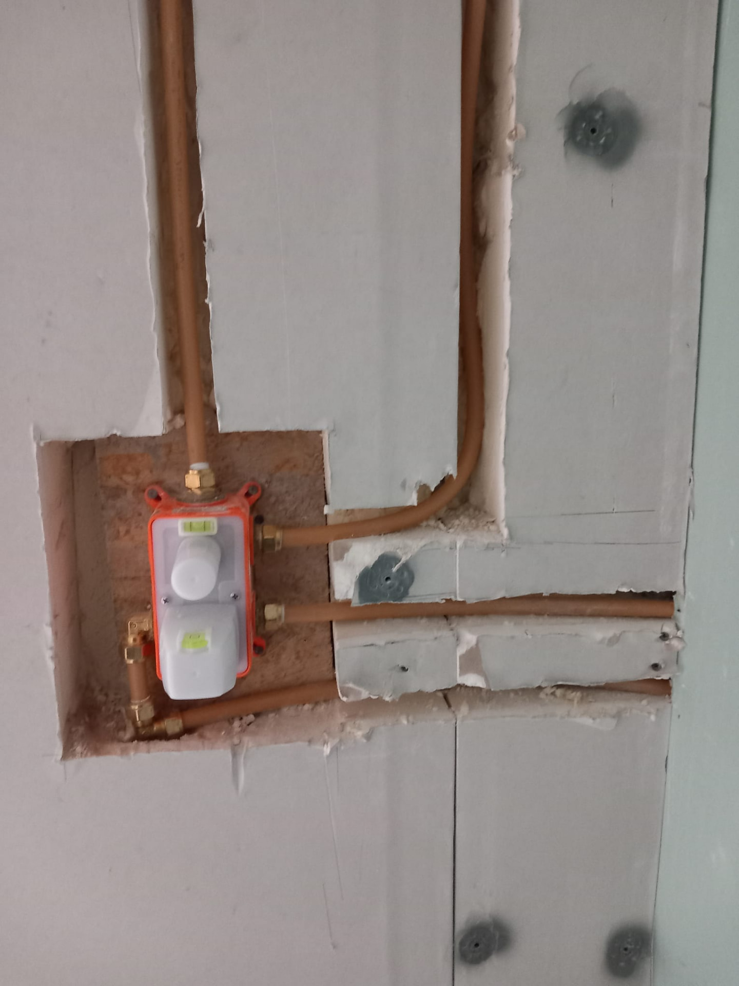 Concealed shower valve first fix