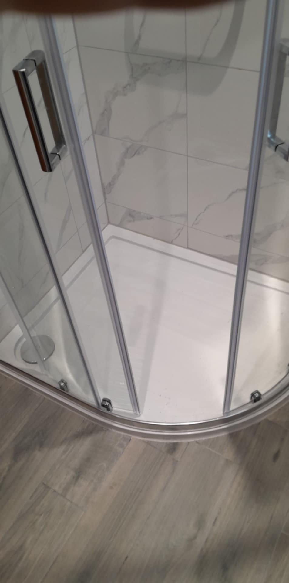 Quadrant enclosure and tray