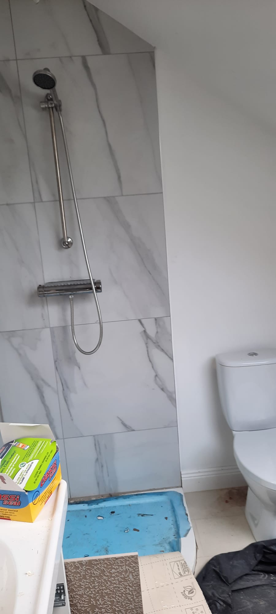 Thermostatic shower in an attic bathroom